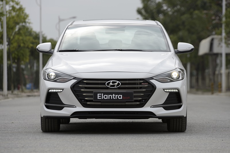 Hyundai Elantra Sport chính thức ra mắt tại Việt Nam, giá 729 triệu đồng