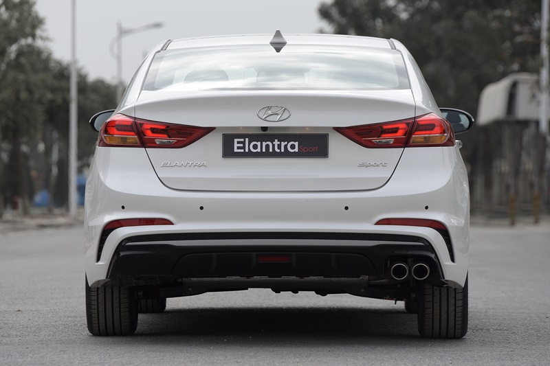 Hyundai Elantra Sport chính thức ra mắt tại Việt Nam, giá 729 triệu đồng