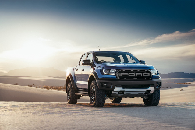 Cận cảnh bán tải off-road Ford Ranger Raptor vừa ra mắt