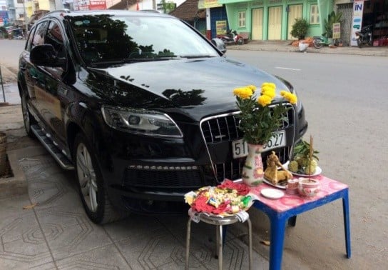 Mua ô tô mới có nên cúng lấy may?