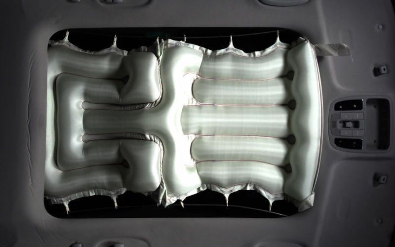 Hyundai tiên phong trong công nghệ túi khí cửa sổ trời