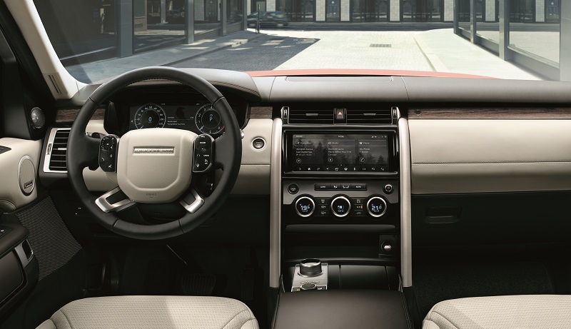 Land Rover Discovery  bổ sung động cơ và công nghệ an toàn mới, giá 1,44 tỷ đồng