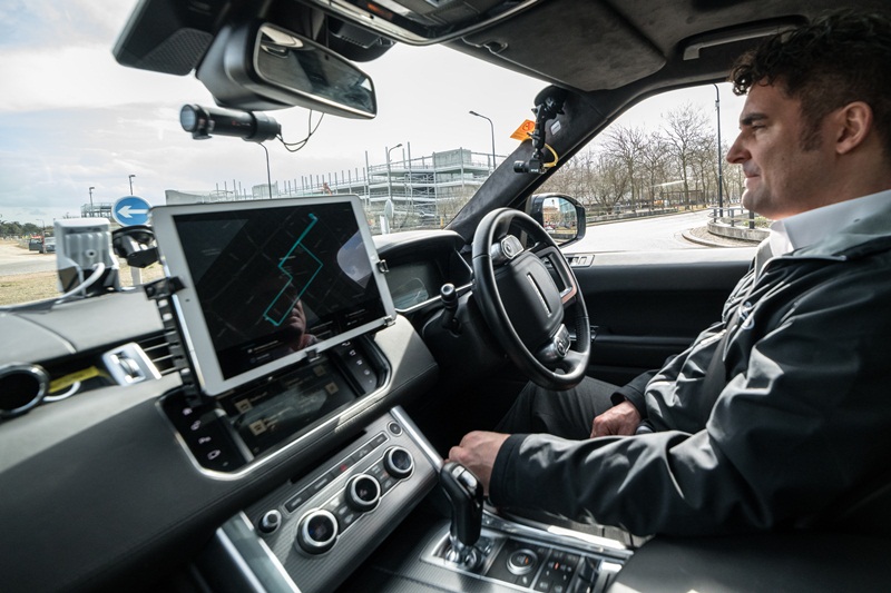 “Giảm stress” nhờ công nghệ đỗ xe tự động của Jaguar Land Rover 