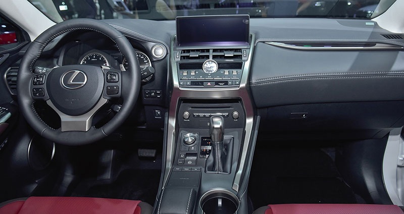 Lexus NX300 ra mắt chốt giá 2,4 tỷ đồng – Đối thủ “đáng gờm” của các xe hạng sang