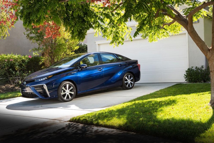 Xe “tương lai” Toyota Mirai bất ngờ nhận lượng đặt hàng khủng