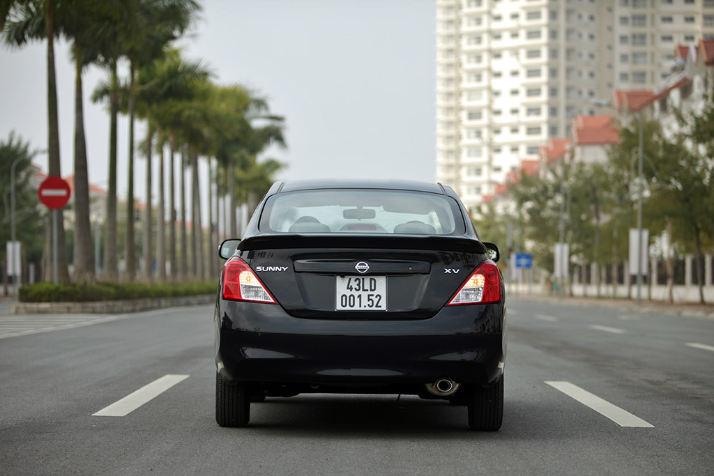 Nissan Sunny nâng cấp bản XV cho năm 2015