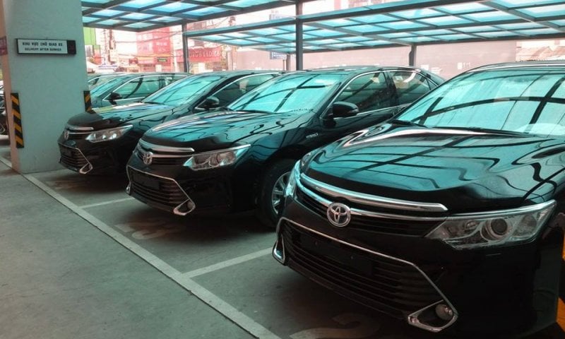 Lô xe Toyota Camry 2015  đầu tiên về Việt Nam