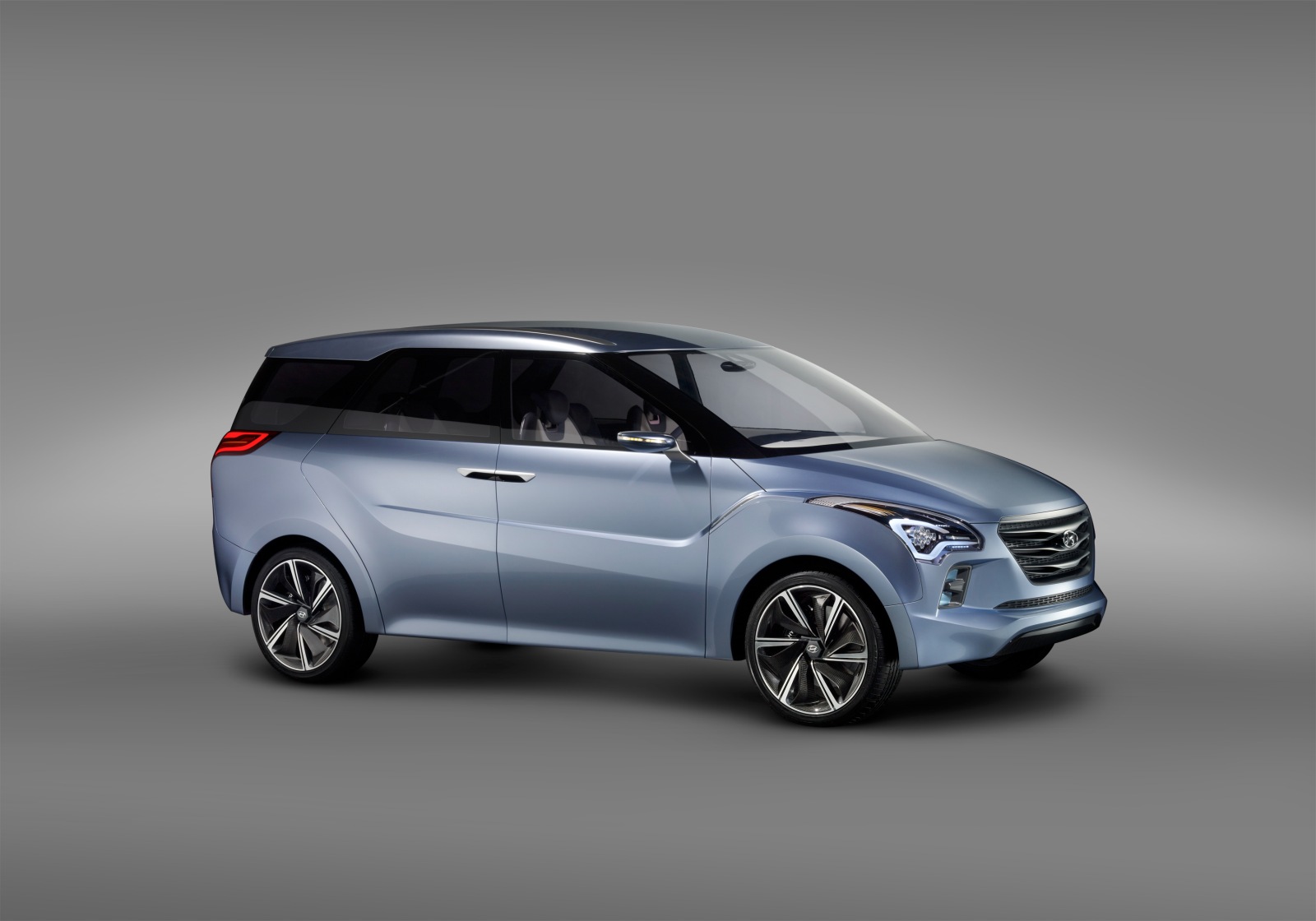 Hyundai chuẩn bị ra mắt xe 7 chỗ giống Innova