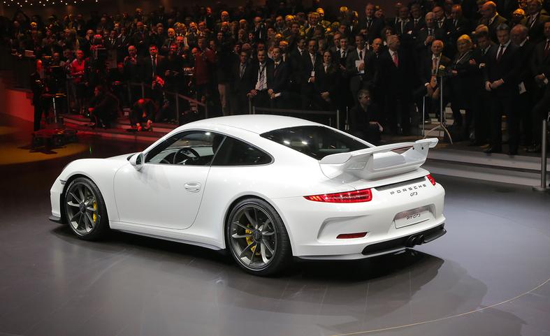 Ngựa chiến Porsche 911 GT3 có giá gần 180.000 USD