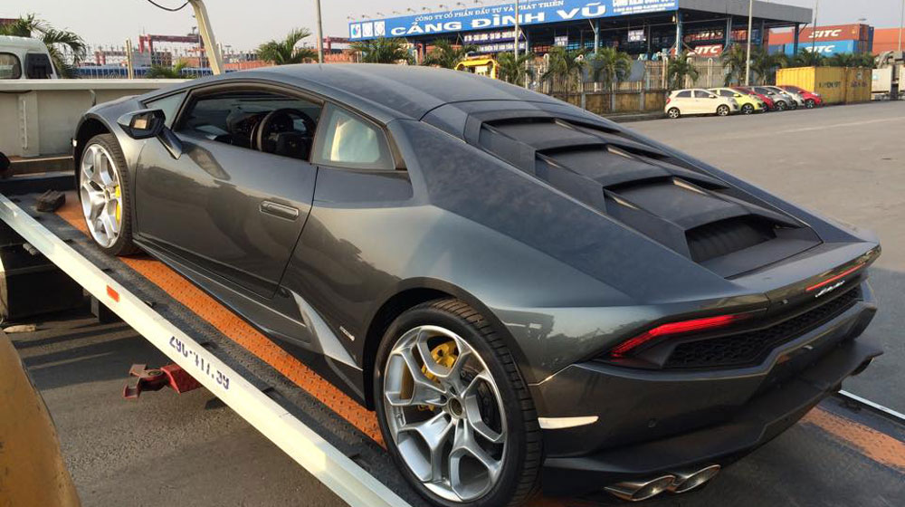 Cặp đôi siêu xe Lamborghini chính hãng về Hà Nội