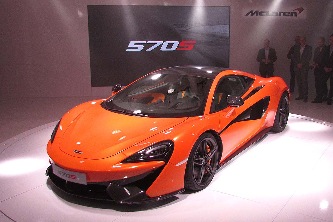 Video: Ngắm chi tiết siêu phẩm McLaren 570S trong ngày ra mắt