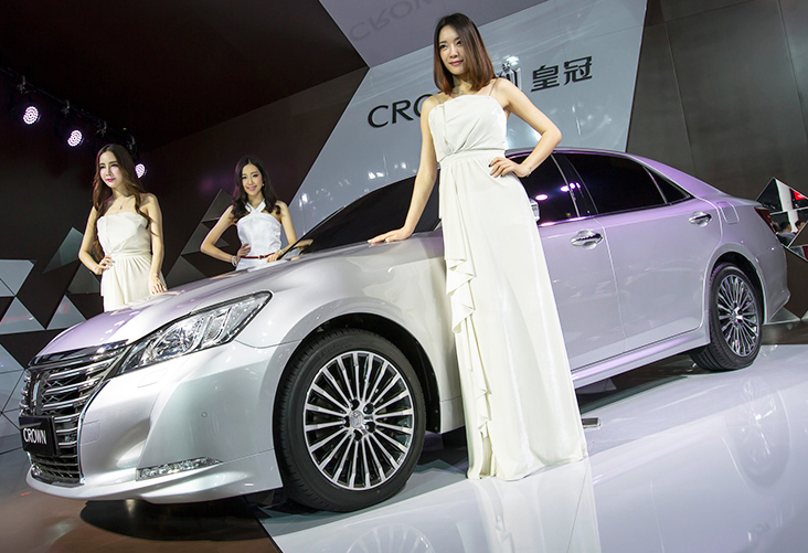 Chi tiết Toyota Crown 2015 mới ra mắt