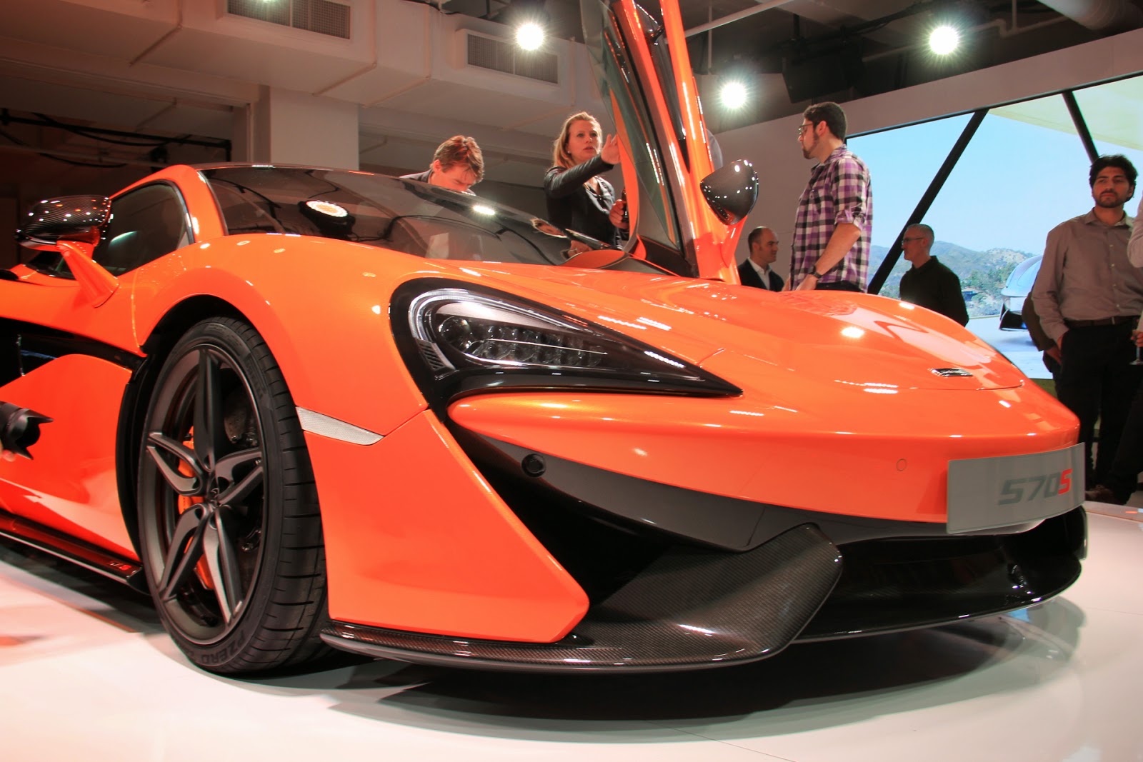 Ra mắt siêu phẩm 570S, McLaren nói không với dòng xe SUV