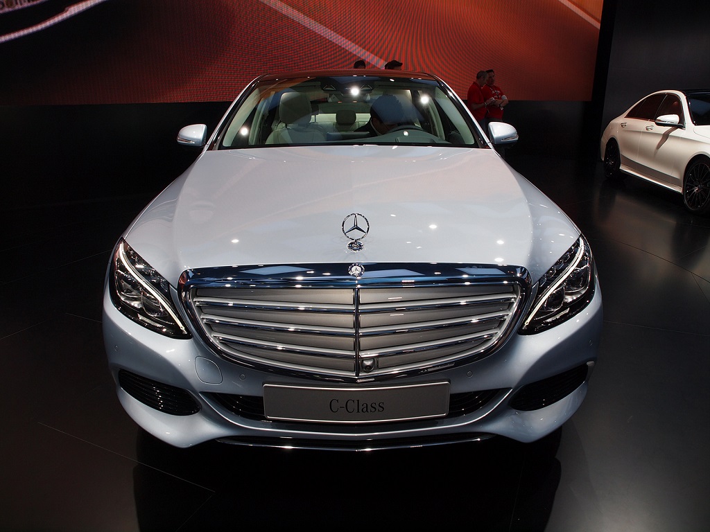 Mercedes-Benz lập cú “hat-trick” danh hiệu “Xe của năm 2015”