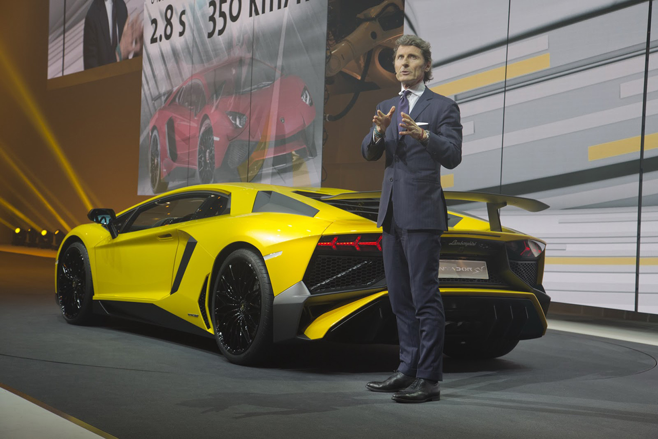 Video: Lamborghini Aventador LP750-4 SV trình làng với giá 366.000 USD