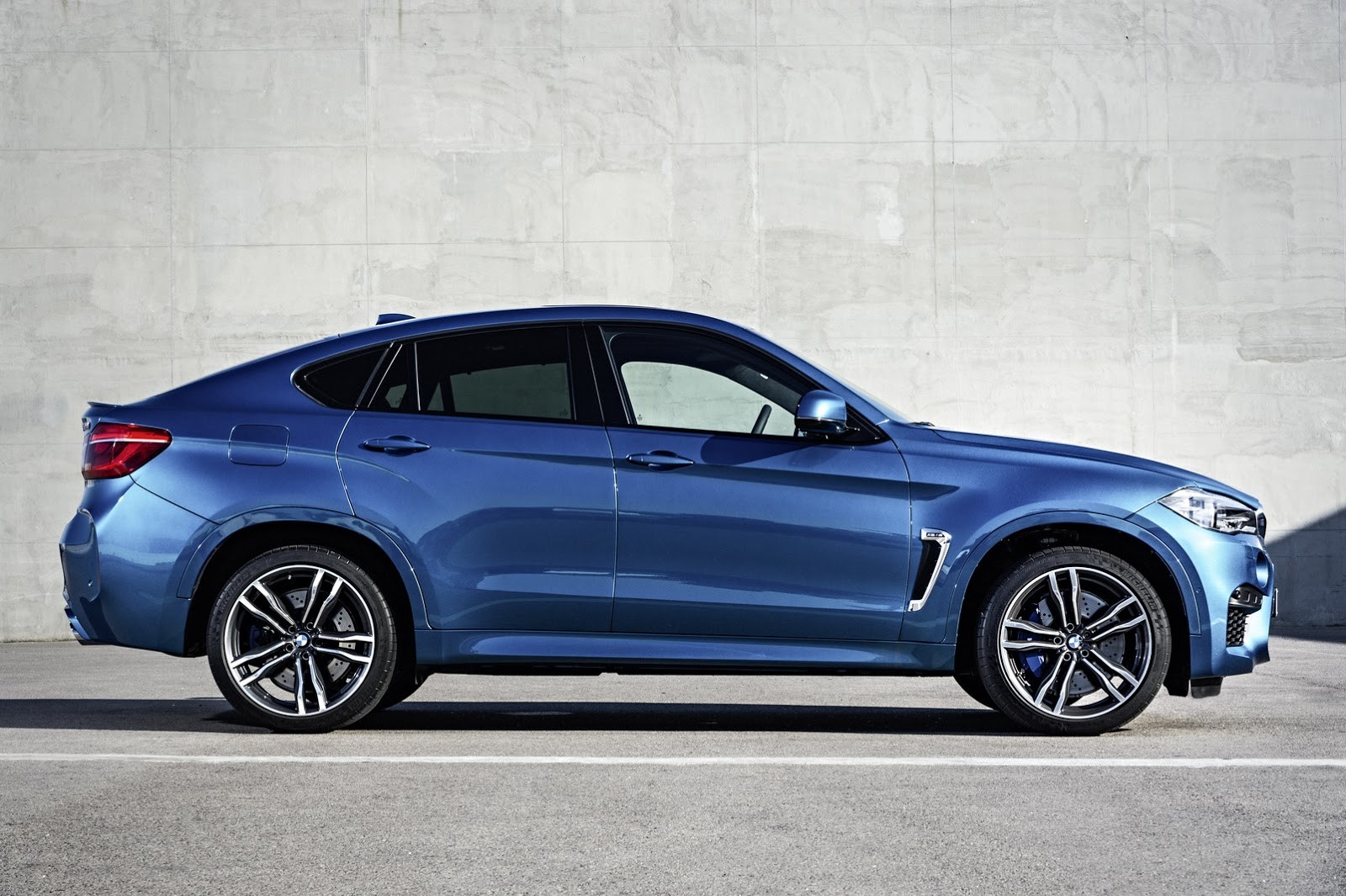 BMW ra mắt X5M và X6M 2015 với động cơ V8 thế hệ mới