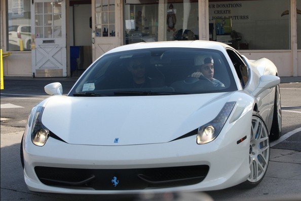 Justin Bieber tậu thêm xế khủng Ferrari LaFerrari 