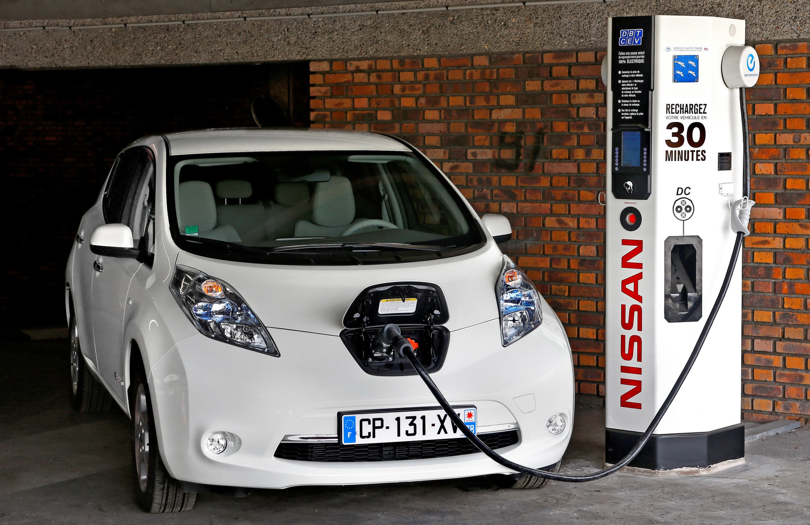 Nissan Leaf tiếp tục “lĩnh ấn tiên phong” tại thị trường Châu Âu