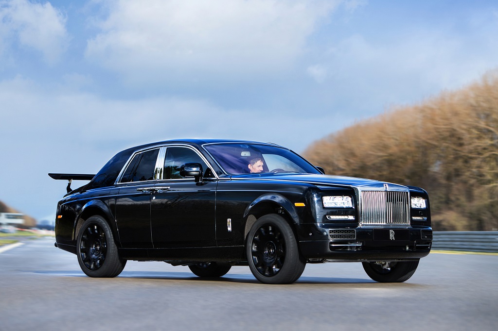 SUV siêu sang của Rolls-Royce chính thức lộ diện