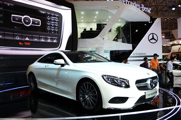 Vì sao người Việt tiêu thụ 2.467 xe Mercedes-Benz trong năm 2014?