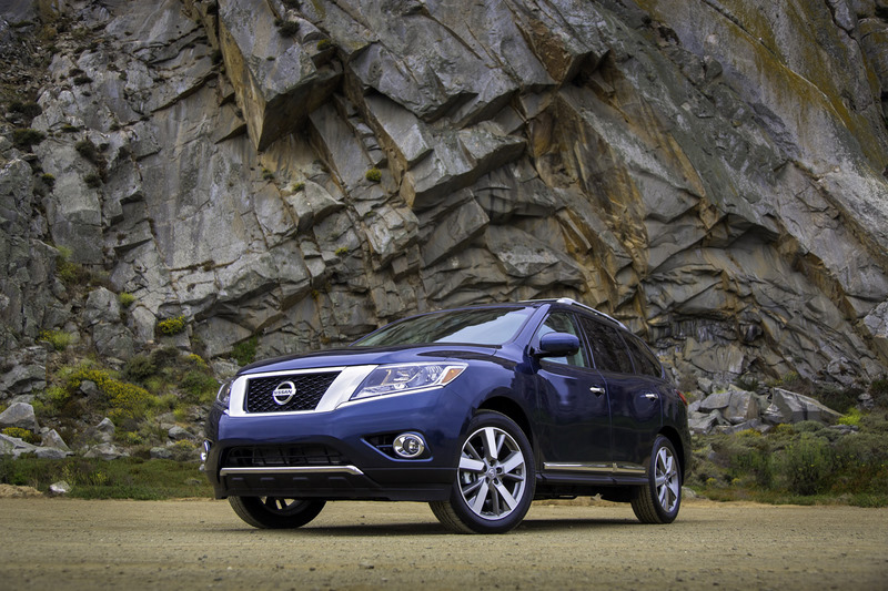 Nissan Pathfinder 2013: Rộng hơn, đẹp hơn, tiêu thụ nhiên liệu giảm 30%