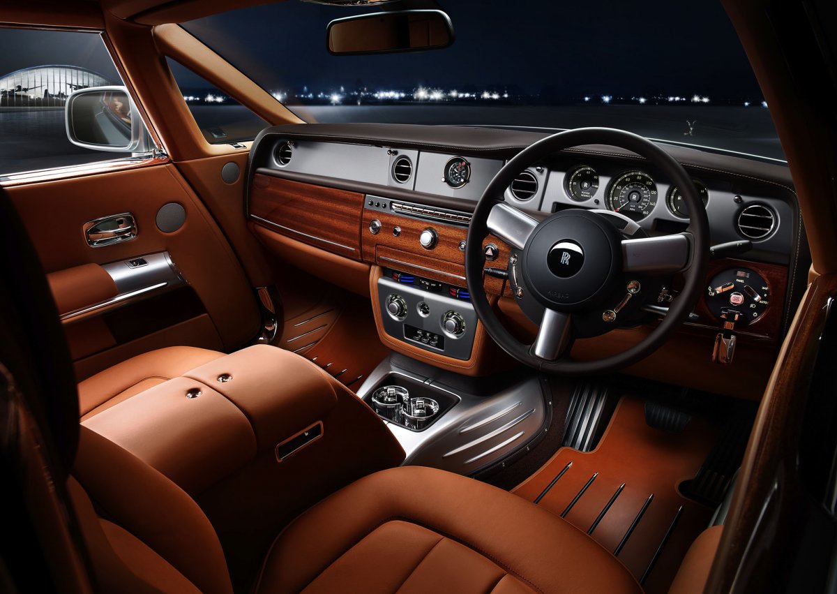 Rolls-Royce: Mercedes-Maybach không phải “đối thủ trực tiếp”