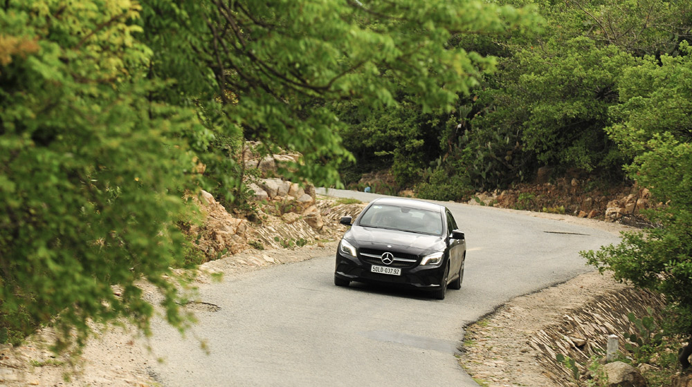 Mercedes-Benz CLA200: Xe coupe 4 cửa hoàn hảo cho giới trẻ