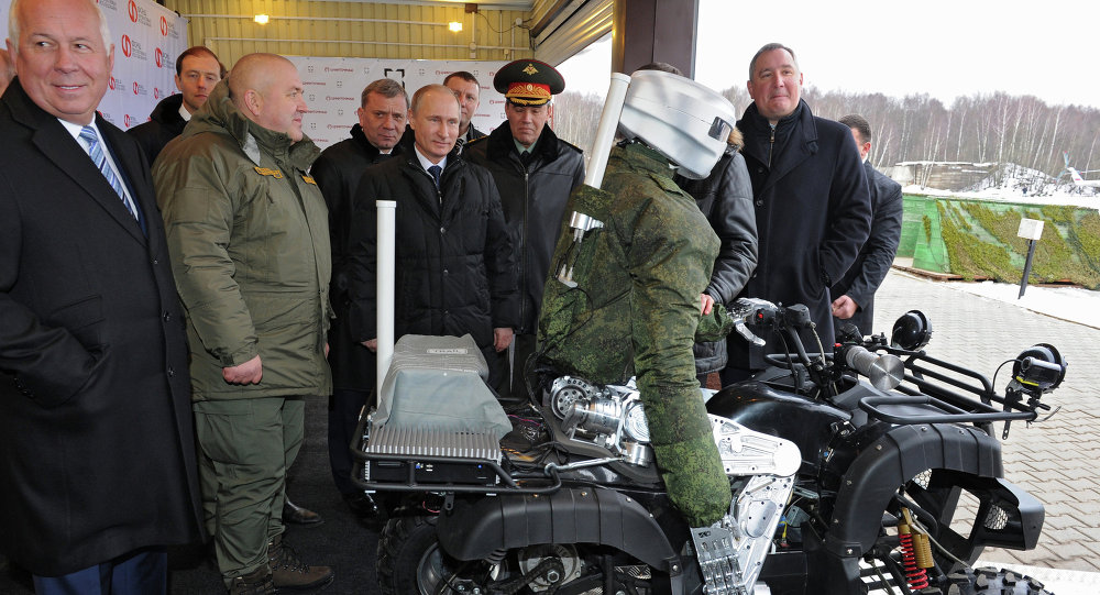 Tổng thống Putin bất ngờ với robot chiến đấu của Nga tự lái xe địa hình