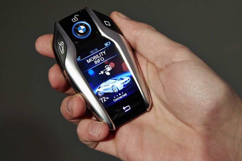 BMW trình diễn công nghệ đèn pha, chìa khóa mới tại CES 2015