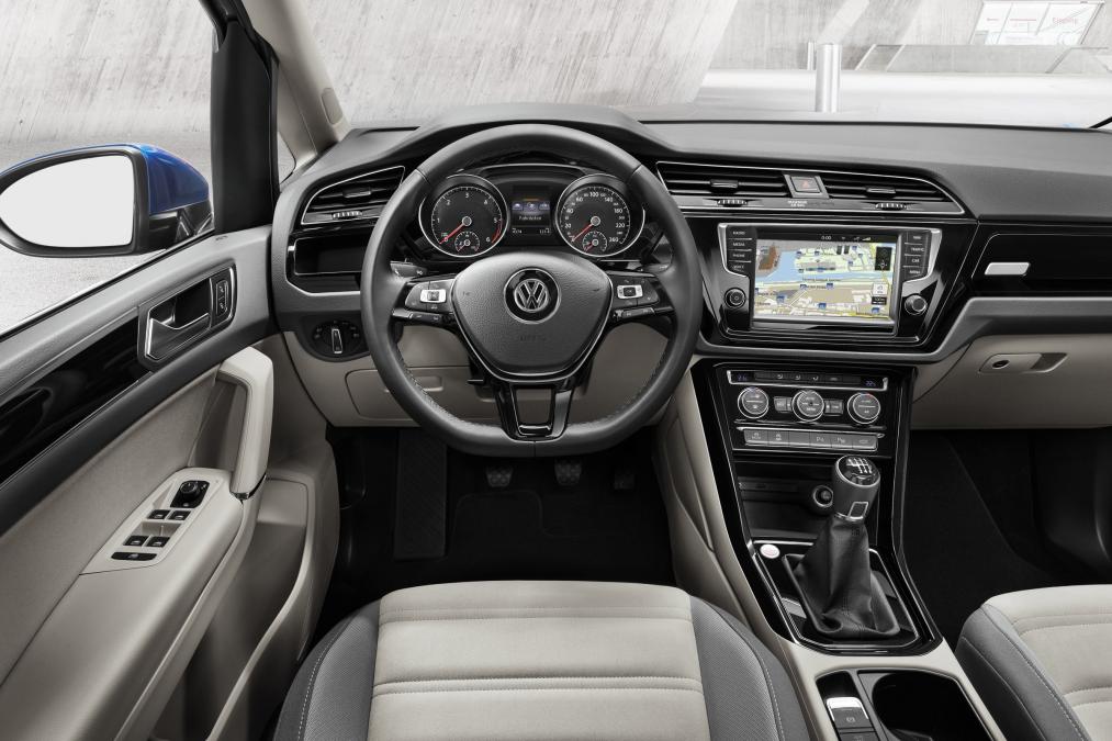 Volkswagen Touran MPV thêm phần rộng rãi và tiện nghi