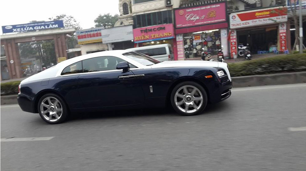 Dân chơi tự nhập Rolls-Royce Wraith về Việt Nam