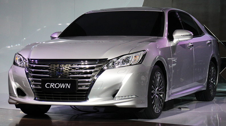 Chi tiết Toyota Crown 2015 mới ra mắt