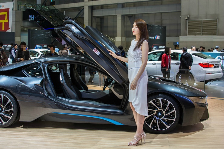 Người đẹp khoe dáng bên dàn “xế hộp” tại Seoul Motor Show 2015