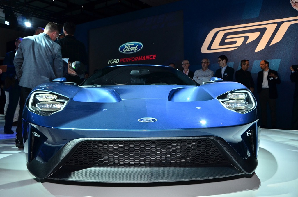 Ford GT giá 400.000 USD, cạnh tranh trực tiếp với Lamborghini Aventador
