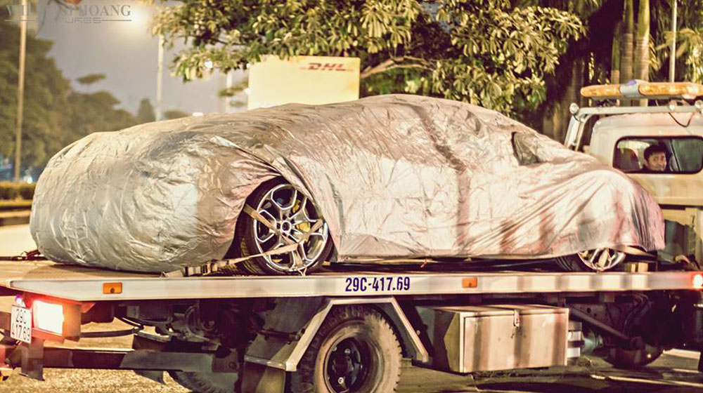 Cặp đôi siêu xe Lamborghini chính hãng về Hà Nội