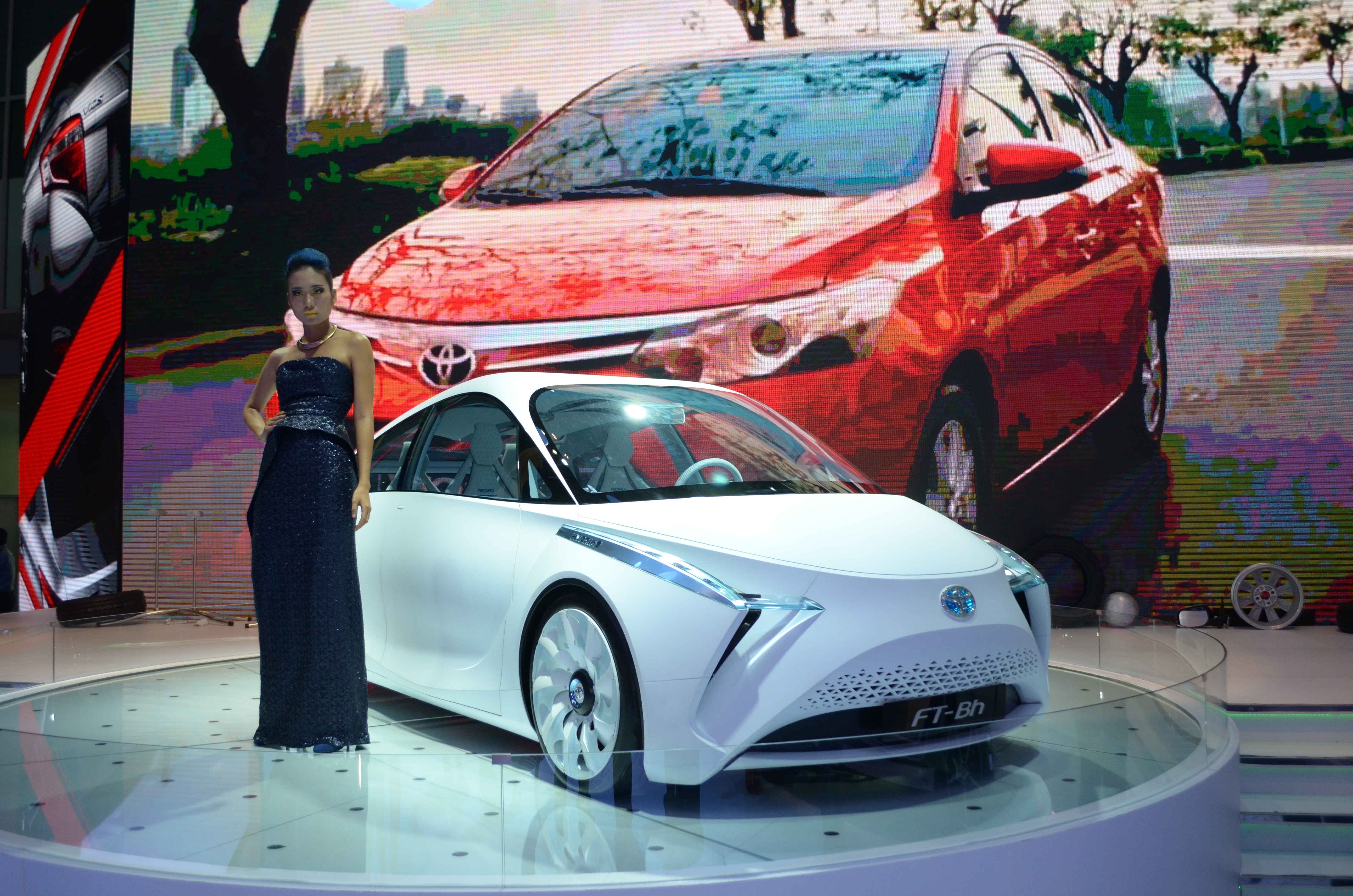 Toyota Việt Nam bán 4.187 xe trong tháng 11.2014