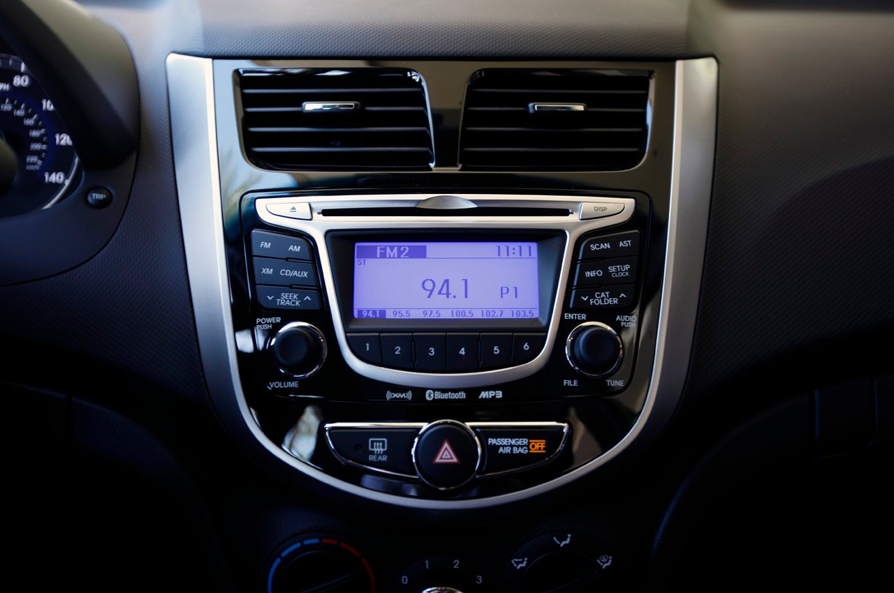 Đánh giá xe Hyundai Accent 2012
