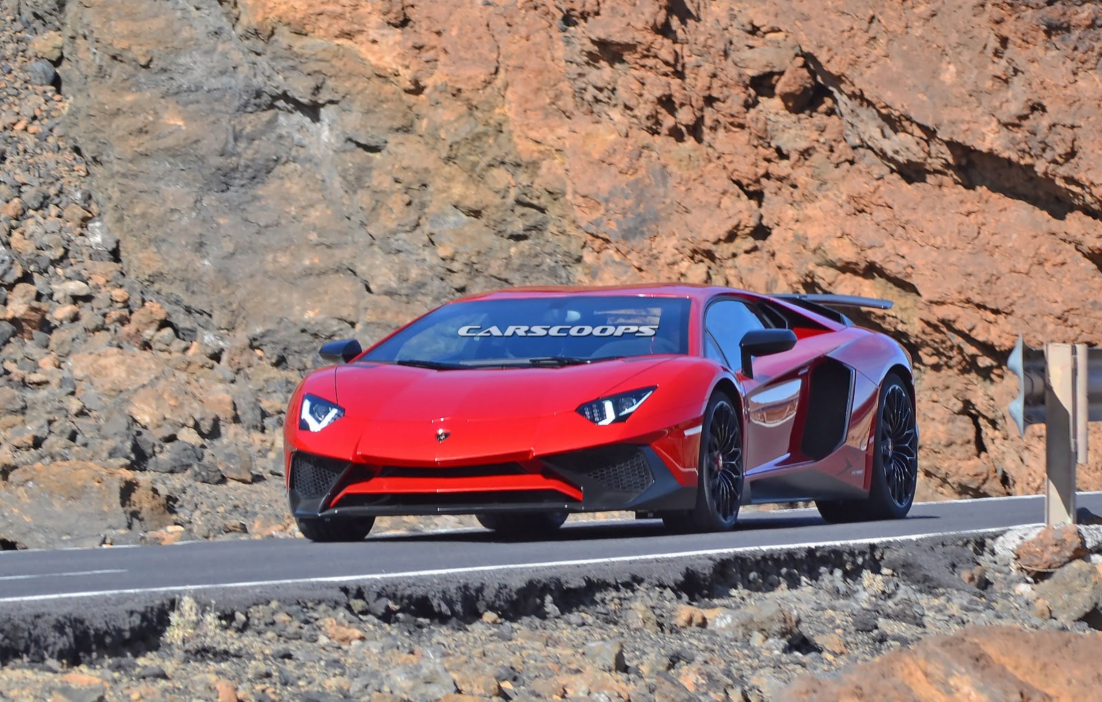 Hé lộ hình ảnh về Lamborghini Aventador SV