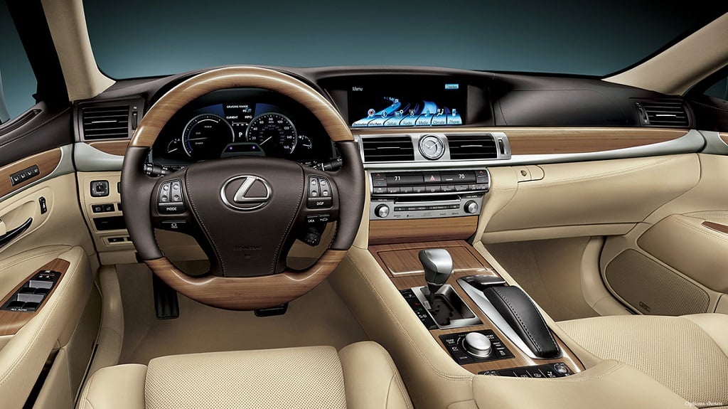 Lexus LS nâng cấp nhẹ trước khi ra mắt thế hệ mới