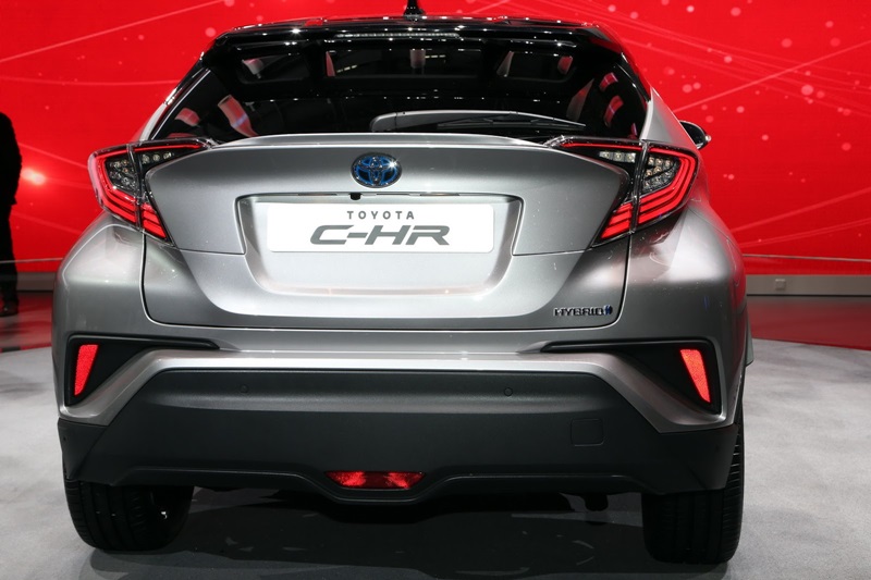 Ảnh thực tế về Toyota C-HR: “Tân binh” thách thức Mazda CX-3 và Honda HR-V