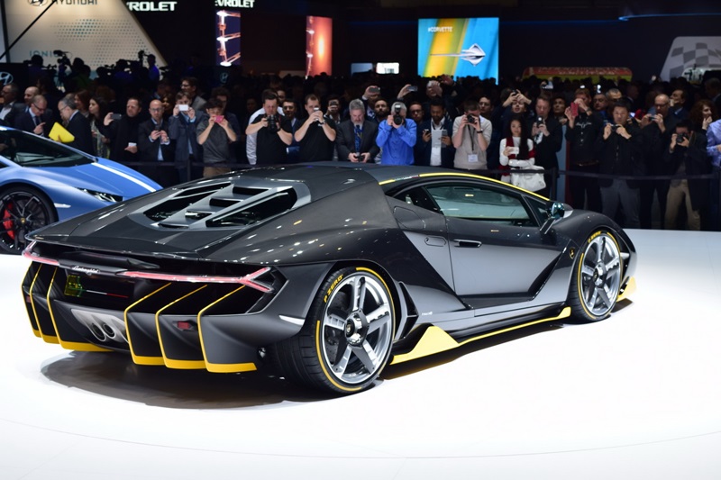 Lamborghini Centenario lộ diện với sức mạnh 770 mã lực