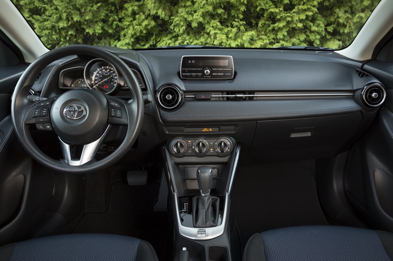 Ra mắt Toyota Yaris Sedan 2016: đối thủ thách thức Mazda2