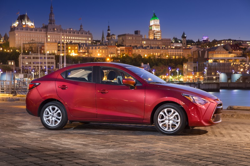 Ra mắt Toyota Yaris Sedan 2016: đối thủ thách thức Mazda2