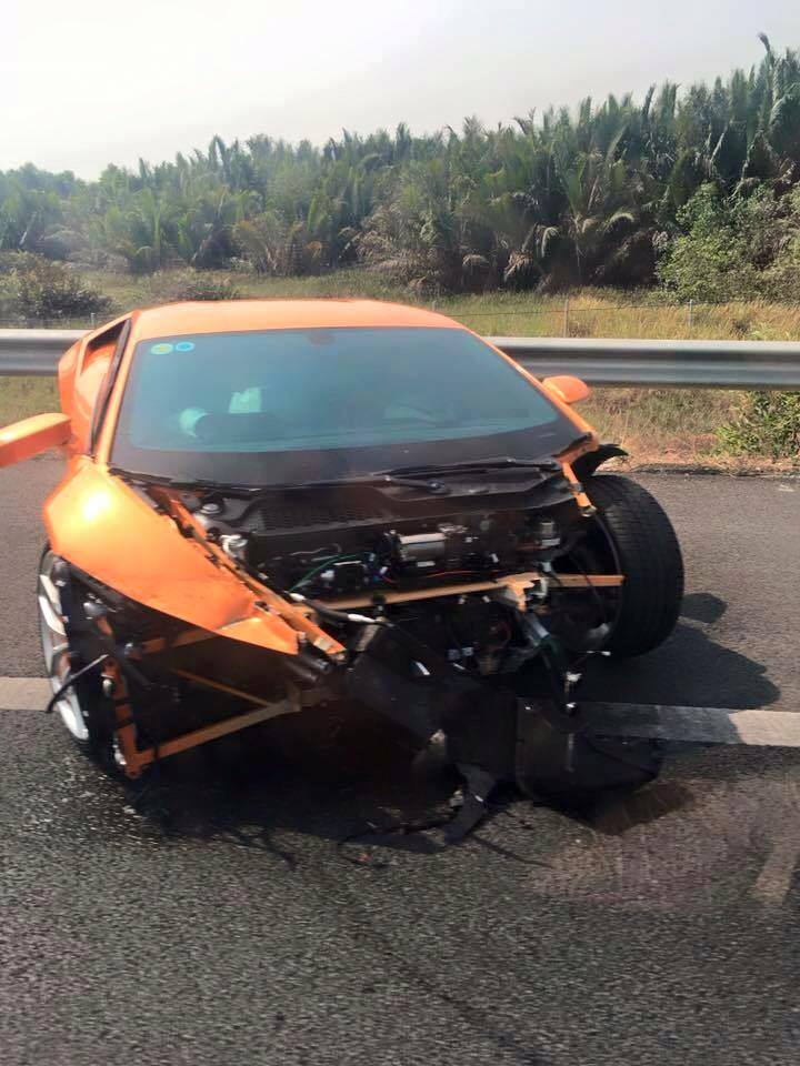 Lamborghini Huracan tại Việt Nam gặp nạn trên cao tốc