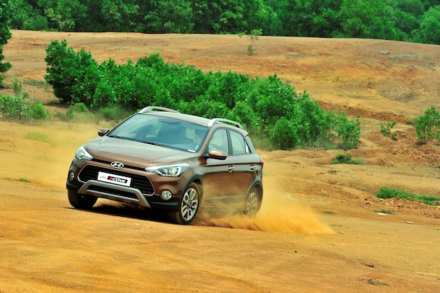 Hyundai i20 Active và Ford EcoSport: Có phá vỡ thế độc tôn?