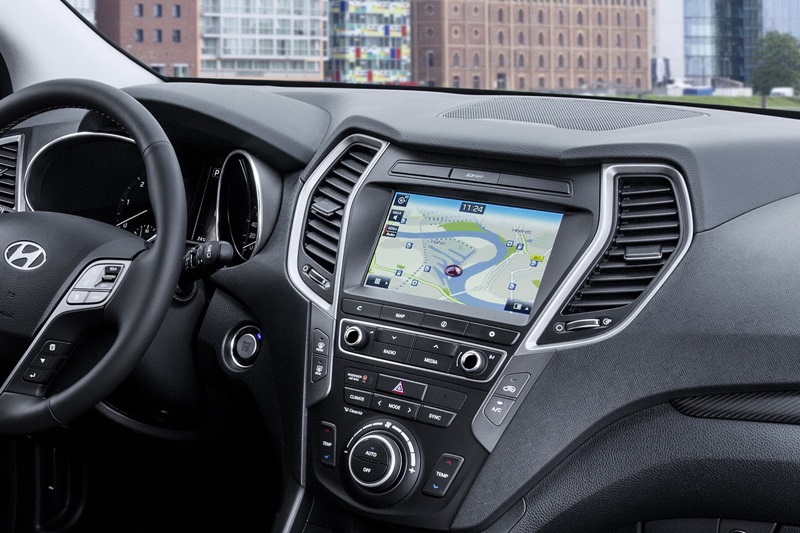 Quyết đấu Honda CR-V, Hyundai ra mắt bản nâng cấp Santa Fe 2016