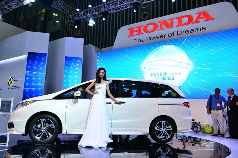 Xuất hiện tại đại lý, Honda Odyssey tạo sự chú ý với khách hàng Việt