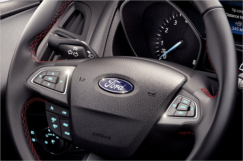 Ford Focus Sport “lột xác” bằng gói độ thể thao
