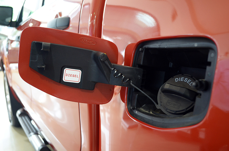 Cách khắc phục sự cố khi đổ nhầm nhiên liệu cho ô tô?
