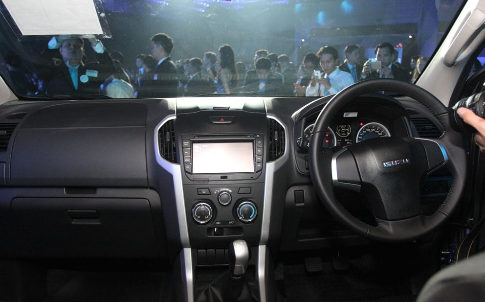 Isuzu D-Max facelift 2015 ra mắt, giá từ 300 triệu đồng